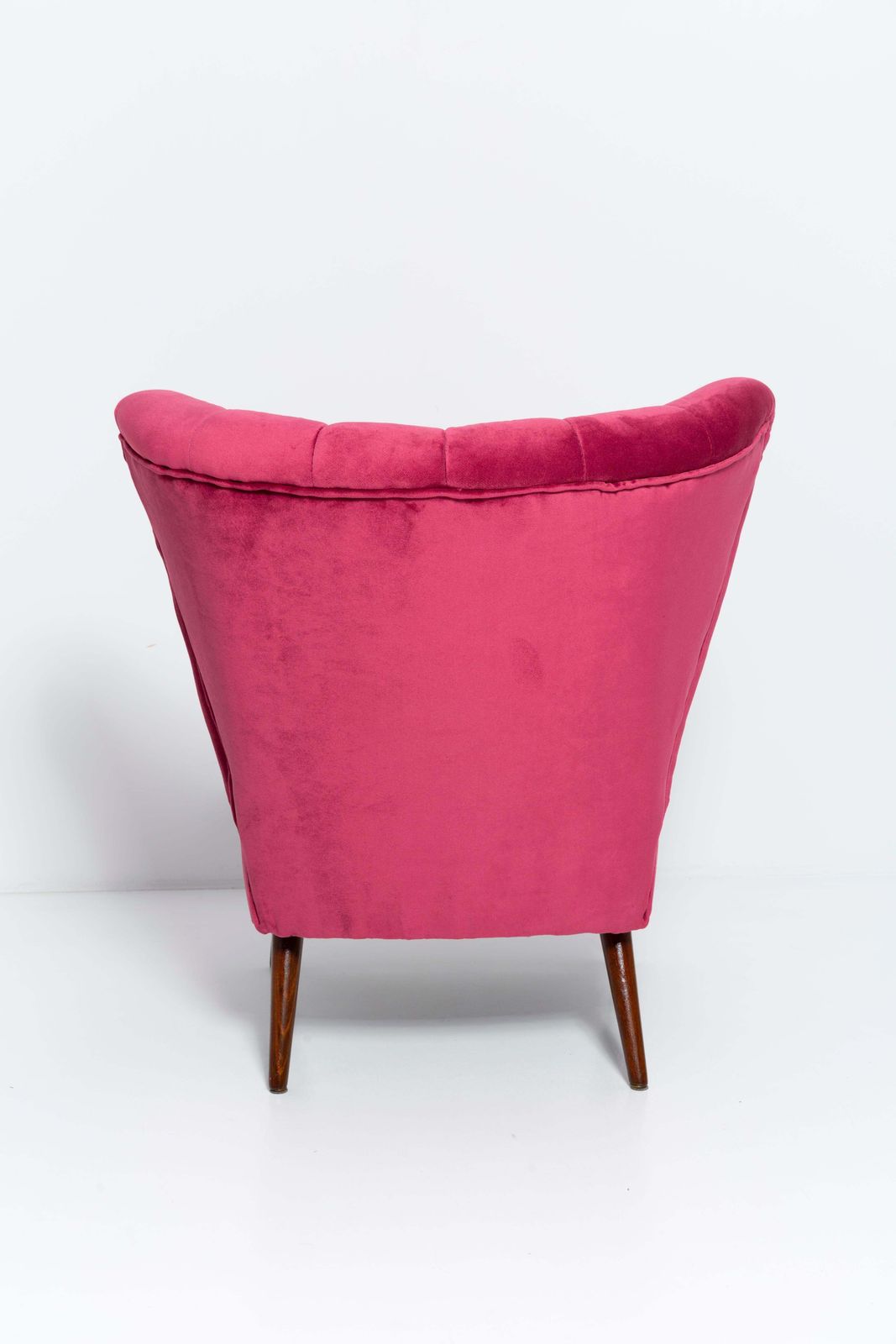 1531.0 Mid Century Magenta Roze Velvet Club Fauteuil, Europa, Jaren 1960 photo