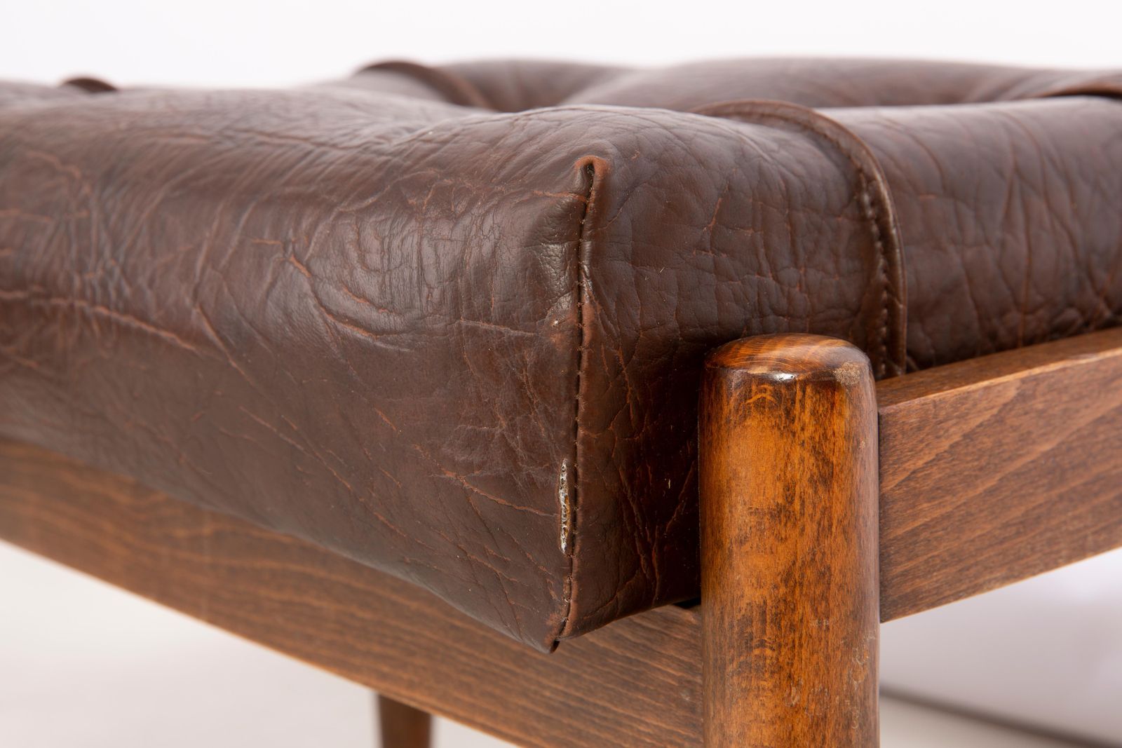 photo vinterior Set Of Two Faux Leather Brown Vintage Stools, Edmund Homa, 1960s