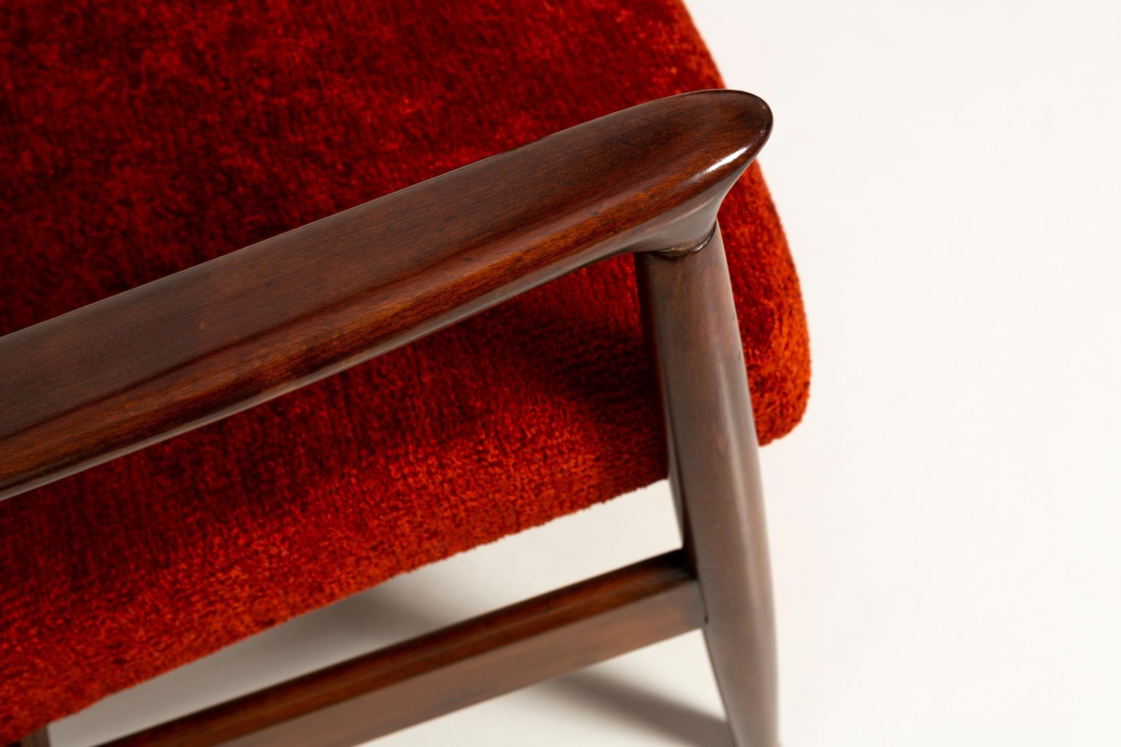 Mid Century Bordeauxrode Fauteuil Gfm 64 High, Edmund Homa, Europa, Ca. Jaren 1960 photo 1529.0