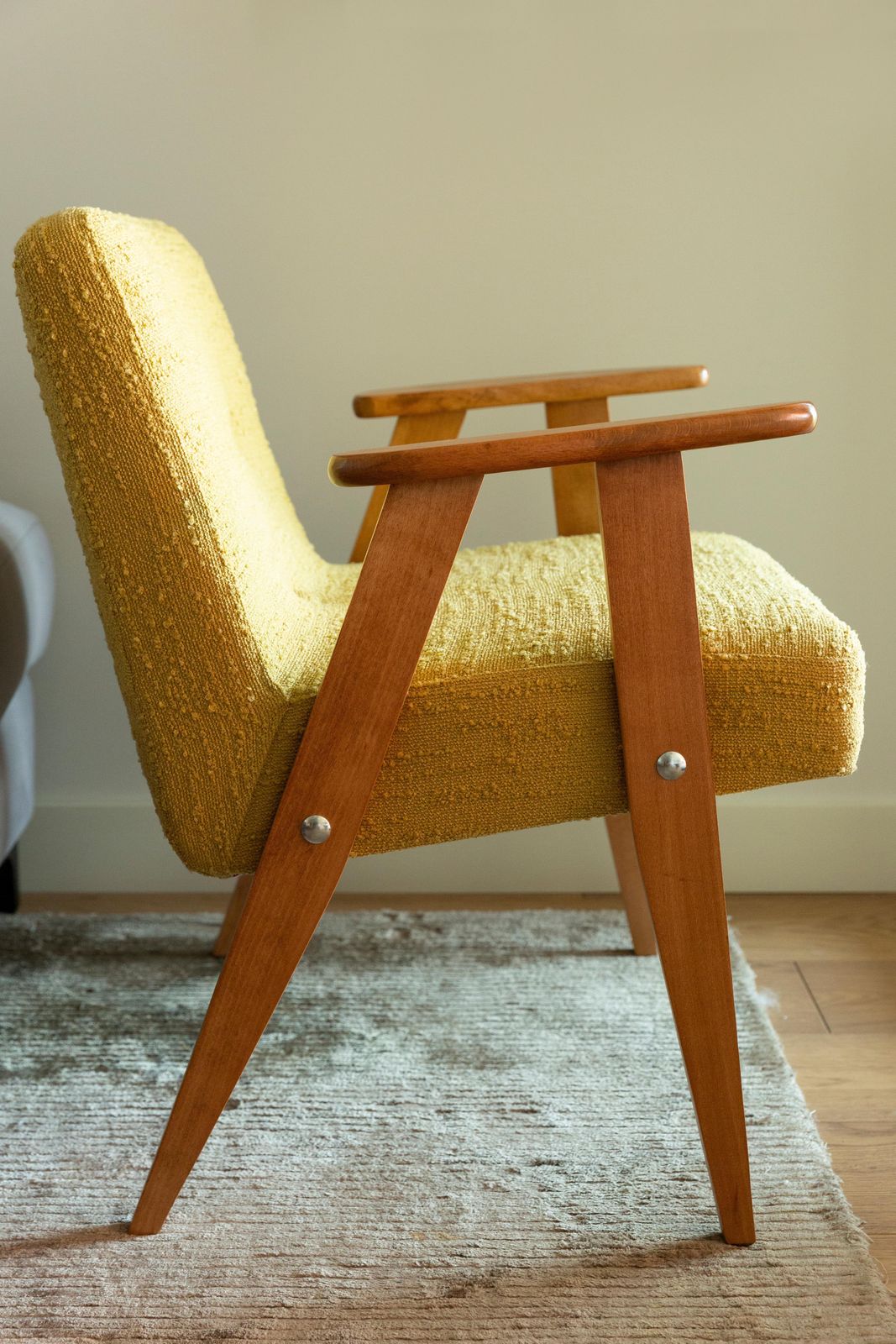 Paar Mid Century 366 Club Fauteuils In Gele Bouclé, Europa, Ca. Jaren 1960 photo buy
