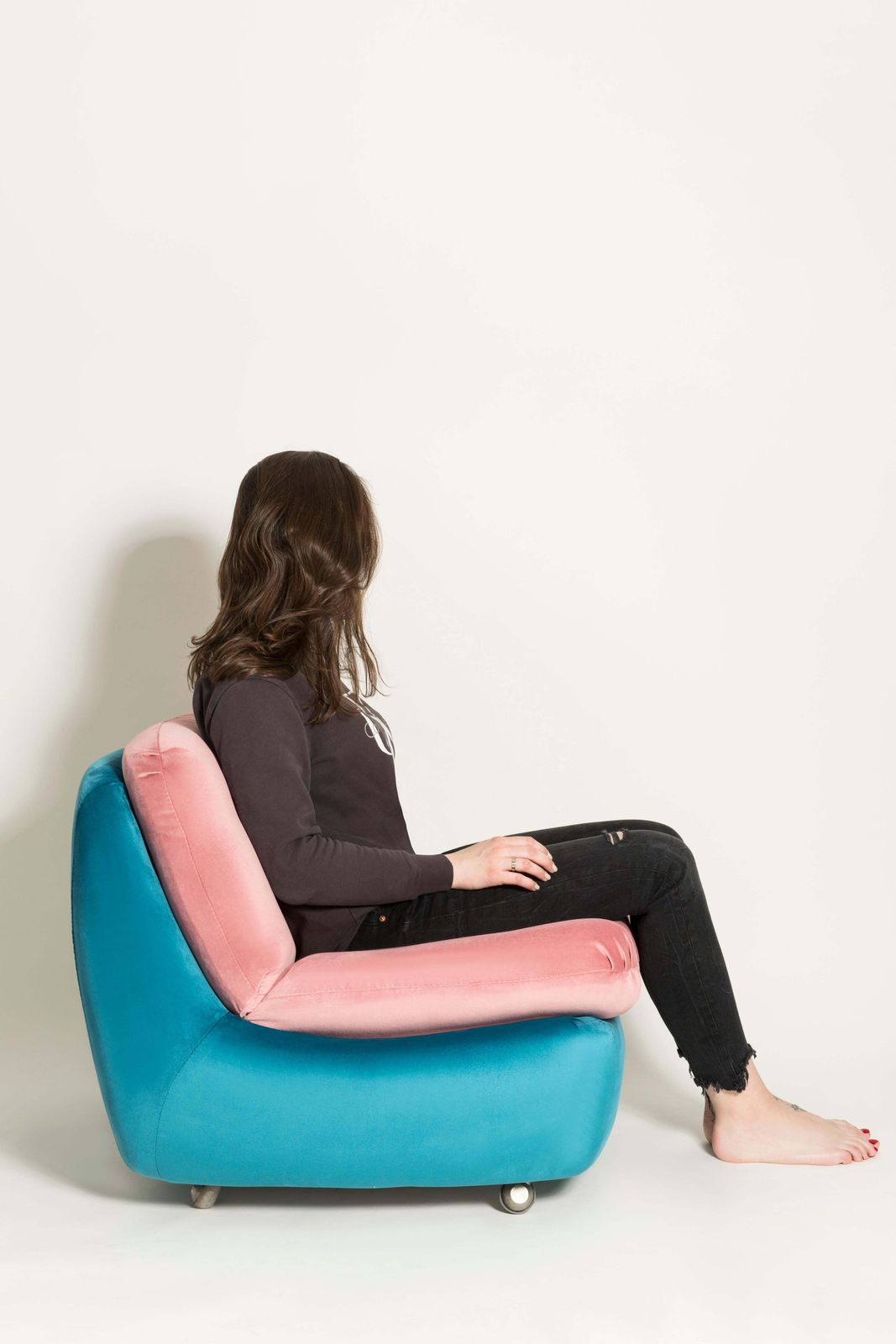 photo furniture Two 20th Century Vintage Pink And Blue Atlantis Armchairs, 1960s