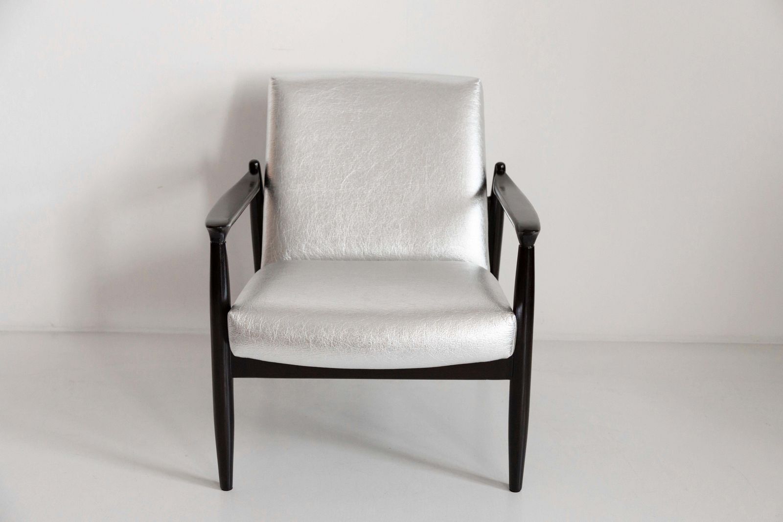 photo vinterior Two Mid Century Metalic Pineapple Leather Gfm 64 Armchairs, Homa, Europe, 1960s