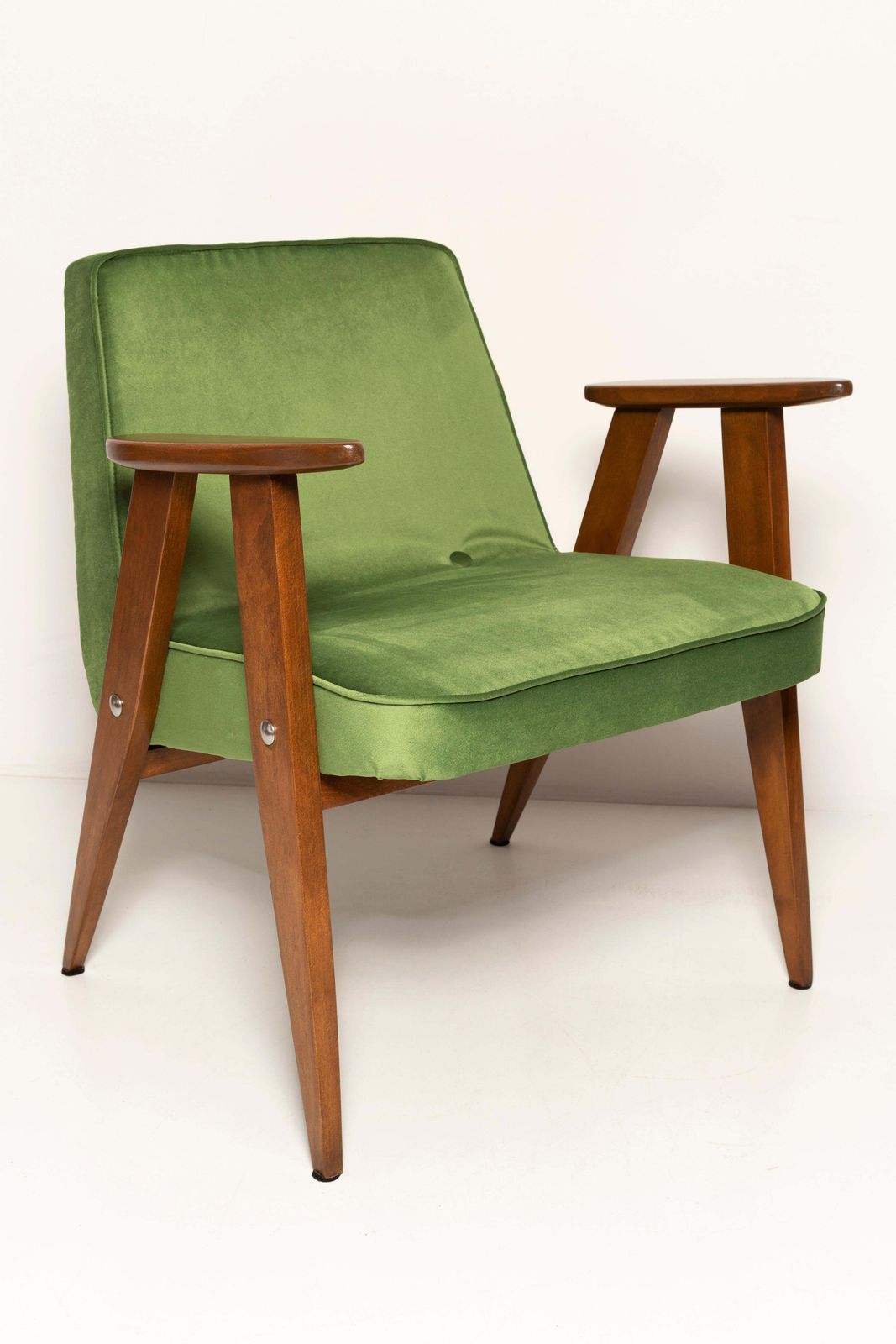 Paar Mid Century 366 Fauteuils In Groen Velours, Jozef Chierowski, Europa 1960 photo furniture