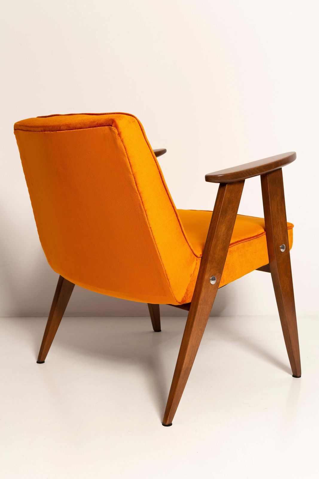 photo buy Pair Of Mid Century 366 Armchairs, Green And Orange, By Chierowski Europe, 1960s