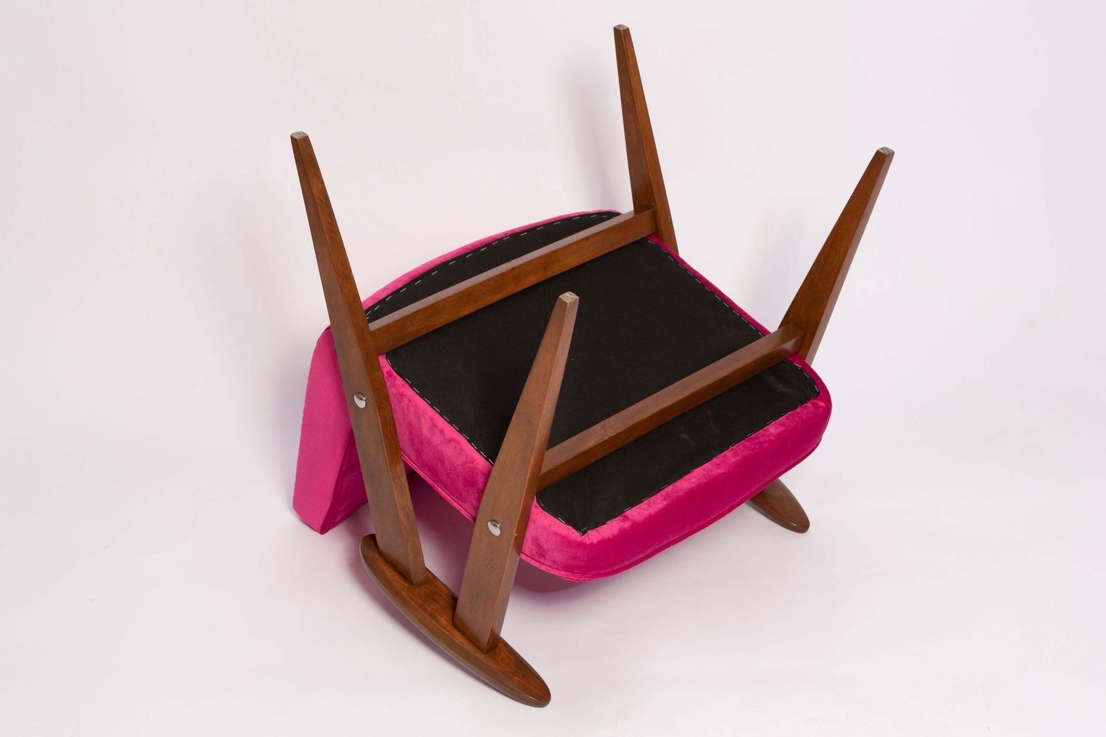 photo vinterior Paar Mid Century 366 Fauteuils In Roze Fluweel, Jozef Chierowski, Europa 1960
