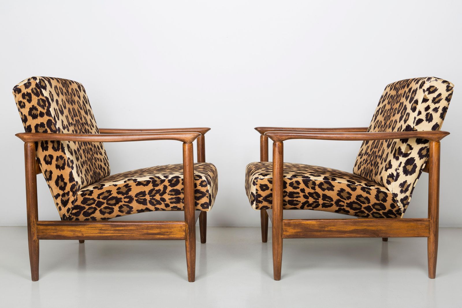Paar Fauteuils Met Luipaardprint Fluweel, Edmund Homa, Gfm 142, Jaren 1960, Polen photo for sale