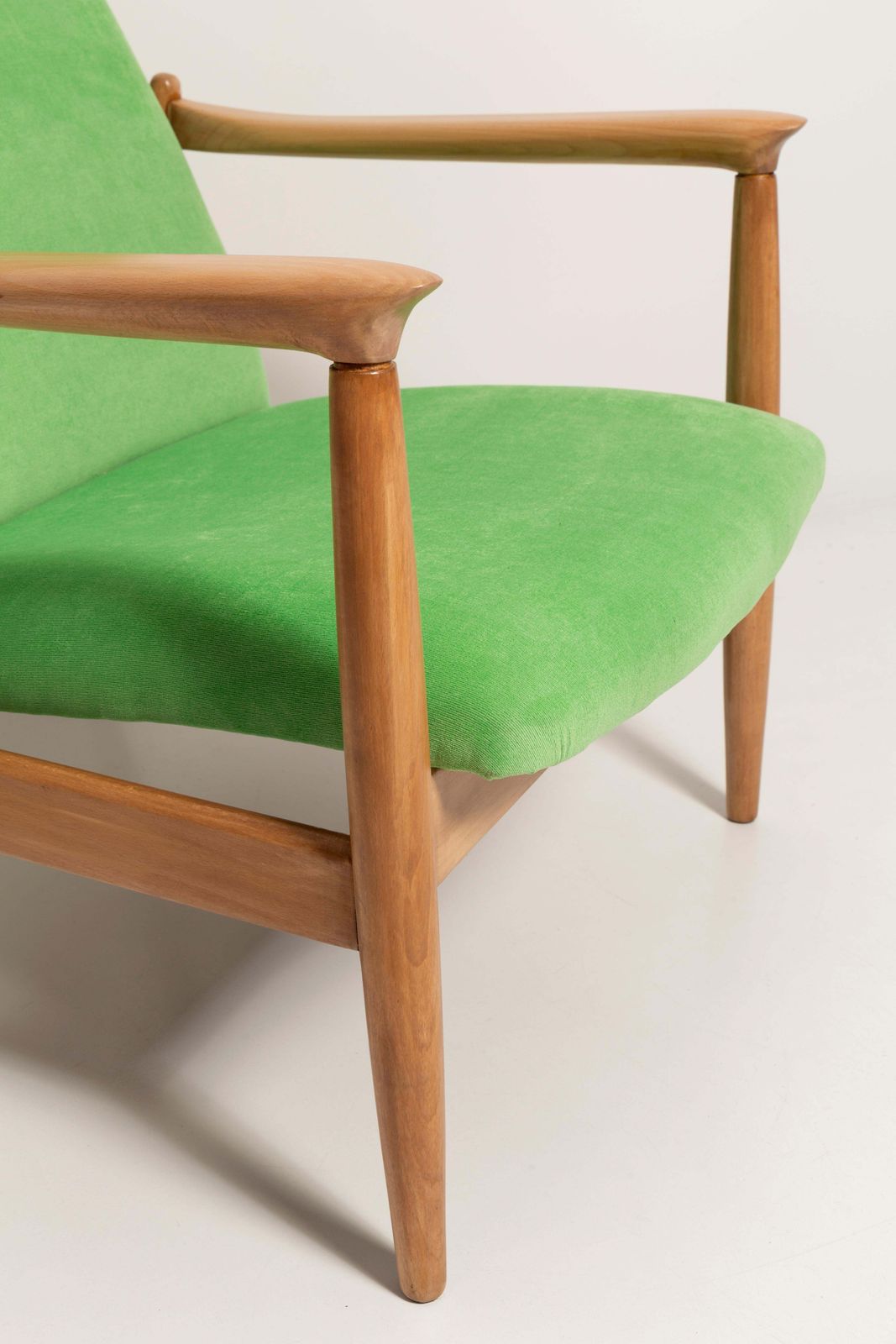 Set Van Twee Lichtgroene Velvet Fauteuils, Gfm 64 High, Edmund Homa, Jaren 1960 photo buy