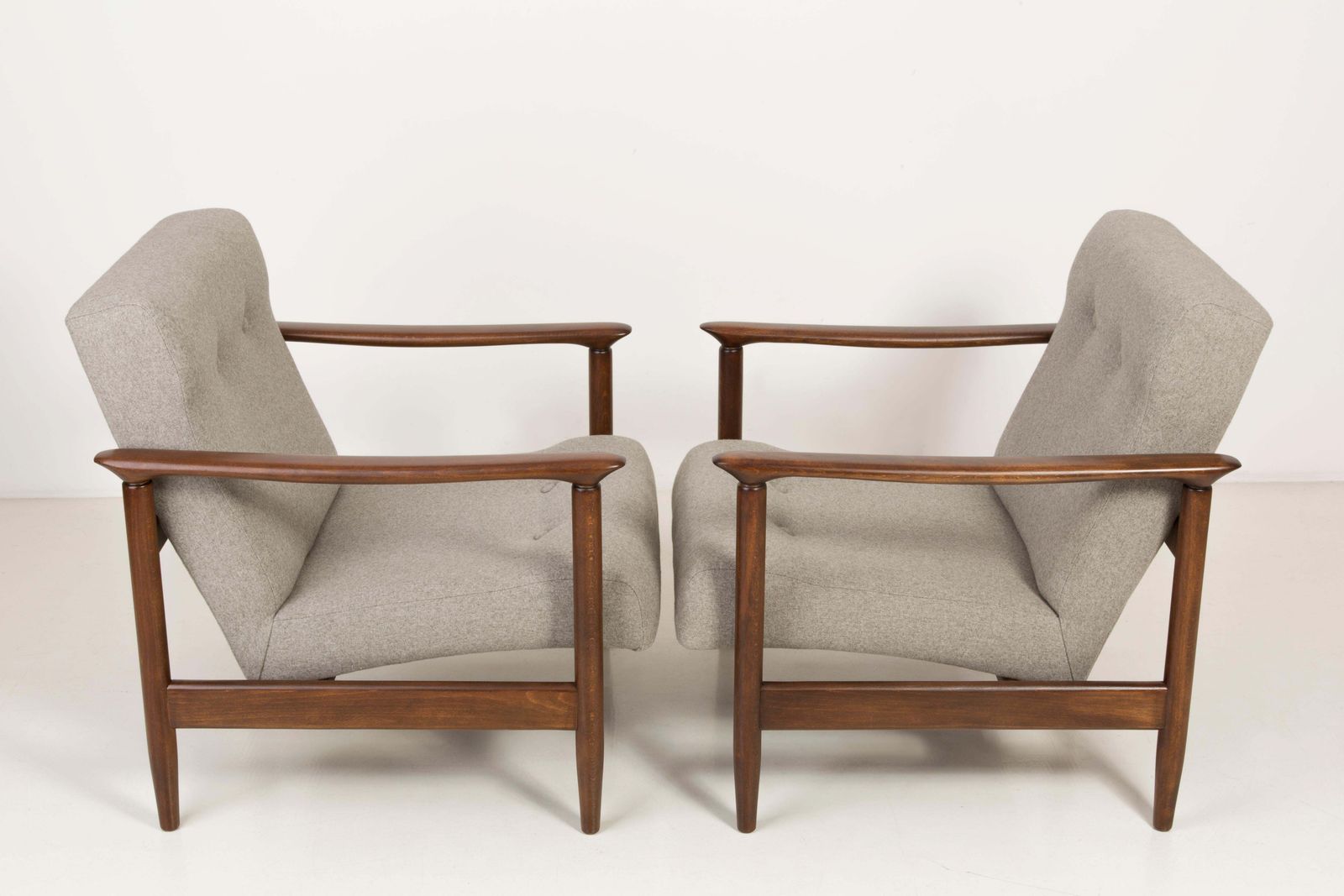 Pair Of Beige Armchairs, Edmund Homa, Type Gfm 142, 1960s, Poland photo vintage