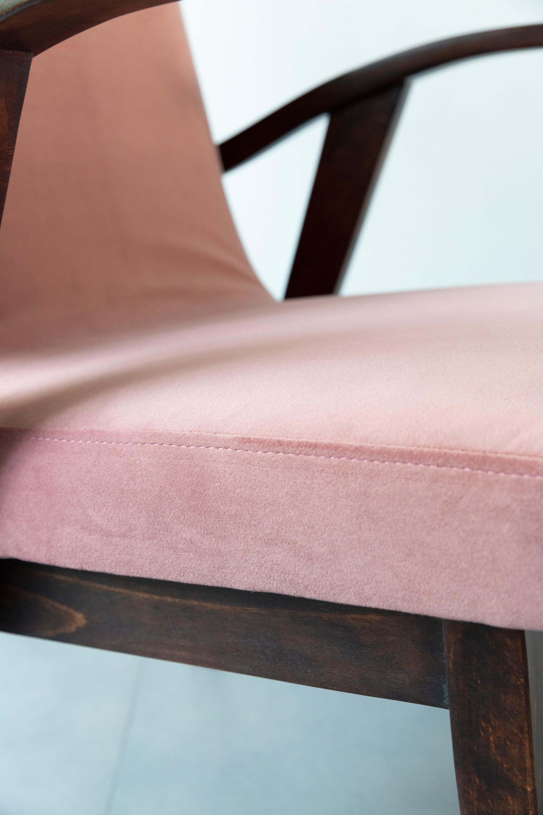 Furniture Twelve 20th Century Armchairs In Dusty Pink Velvet By Mieczyslaw Puchala, 1960s photo