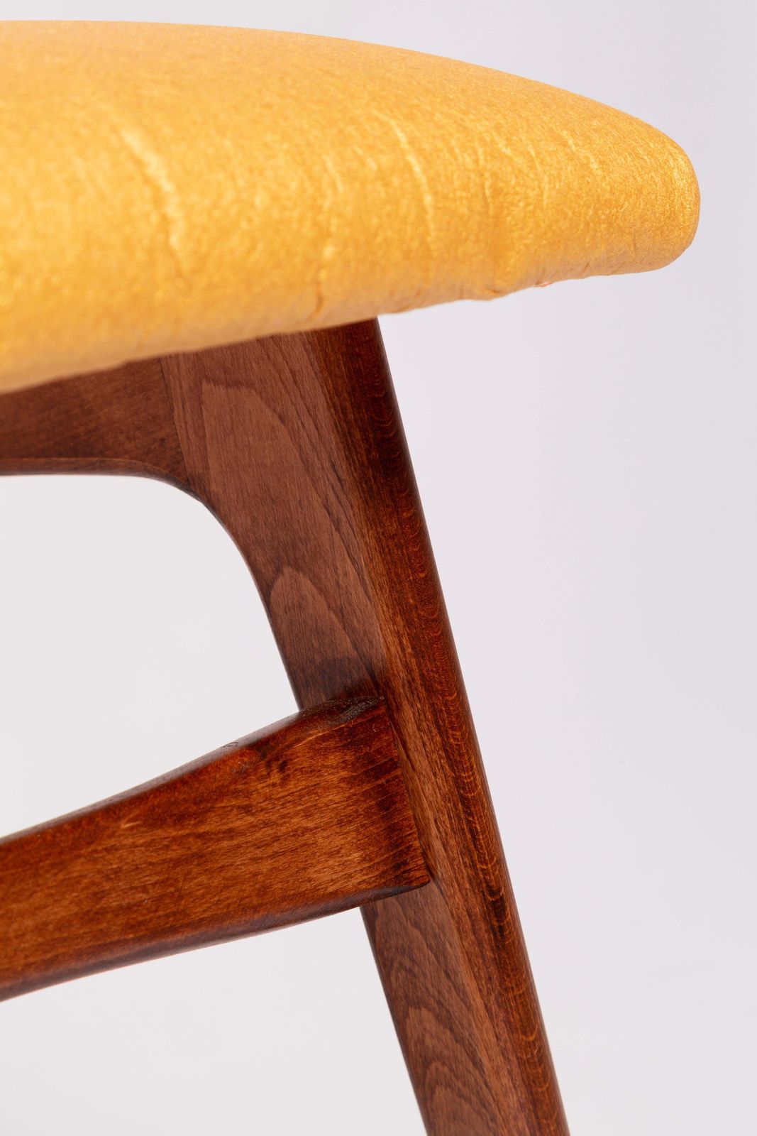 photo for sale Set Of Four Mid Century Butterfly Dining Chairs, Pineapple Leather, Europe 1960s