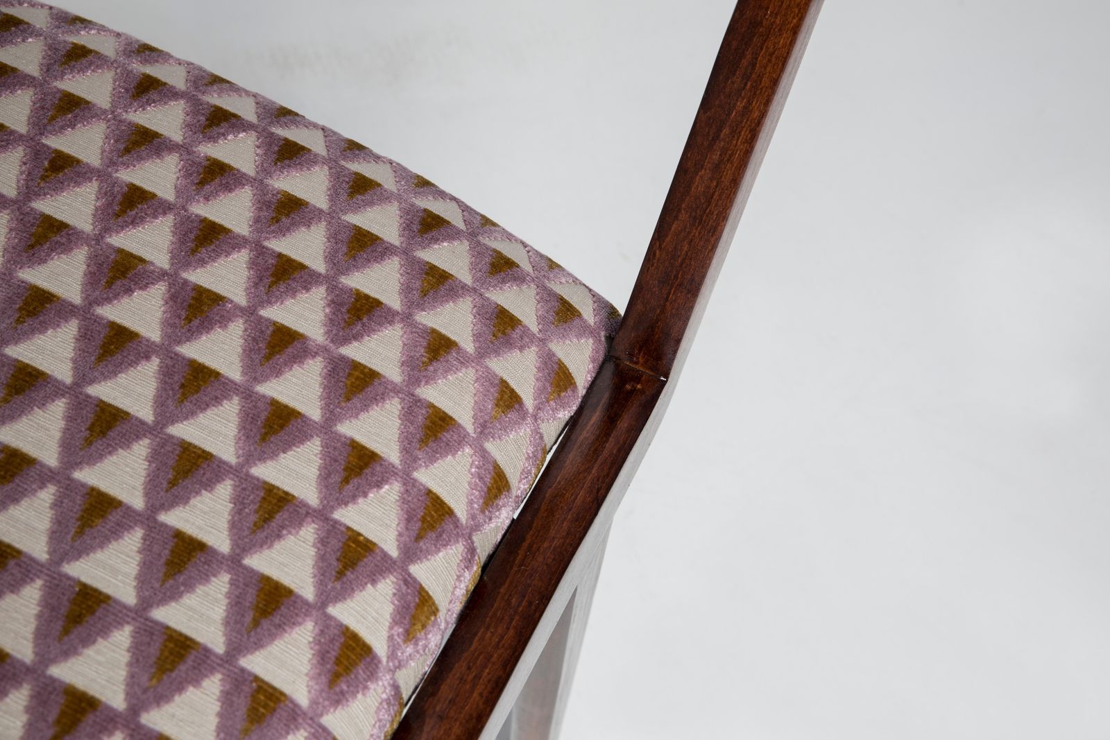 Set Van Acht Mid Century Lichtpaarse Amuleto Fluwelen Fauteuils, Polen, Jaren 1960 photo vintage