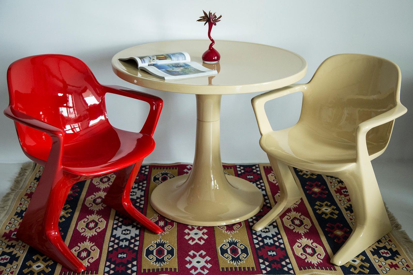 Midcentury Beige And Red Kangaroo Chairs And Table Ernst Moeckl, Germany, 1968 photo for sale