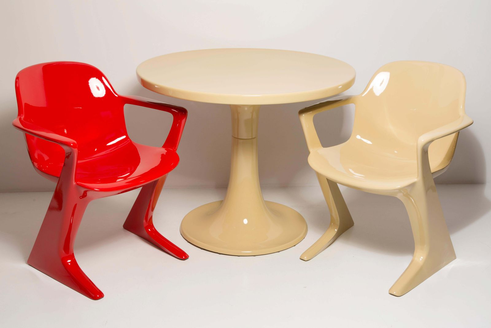 Midcentury Beige And Red Kangaroo Chairs And Table Ernst Moeckl, Germany, 1968 photo vintage