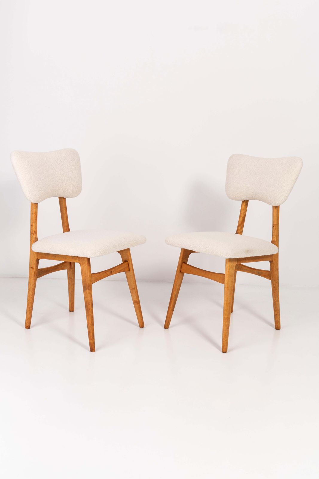 photo vinterior Set Of Ten 20th Century Light Crème Boucle Chairs, 1960s