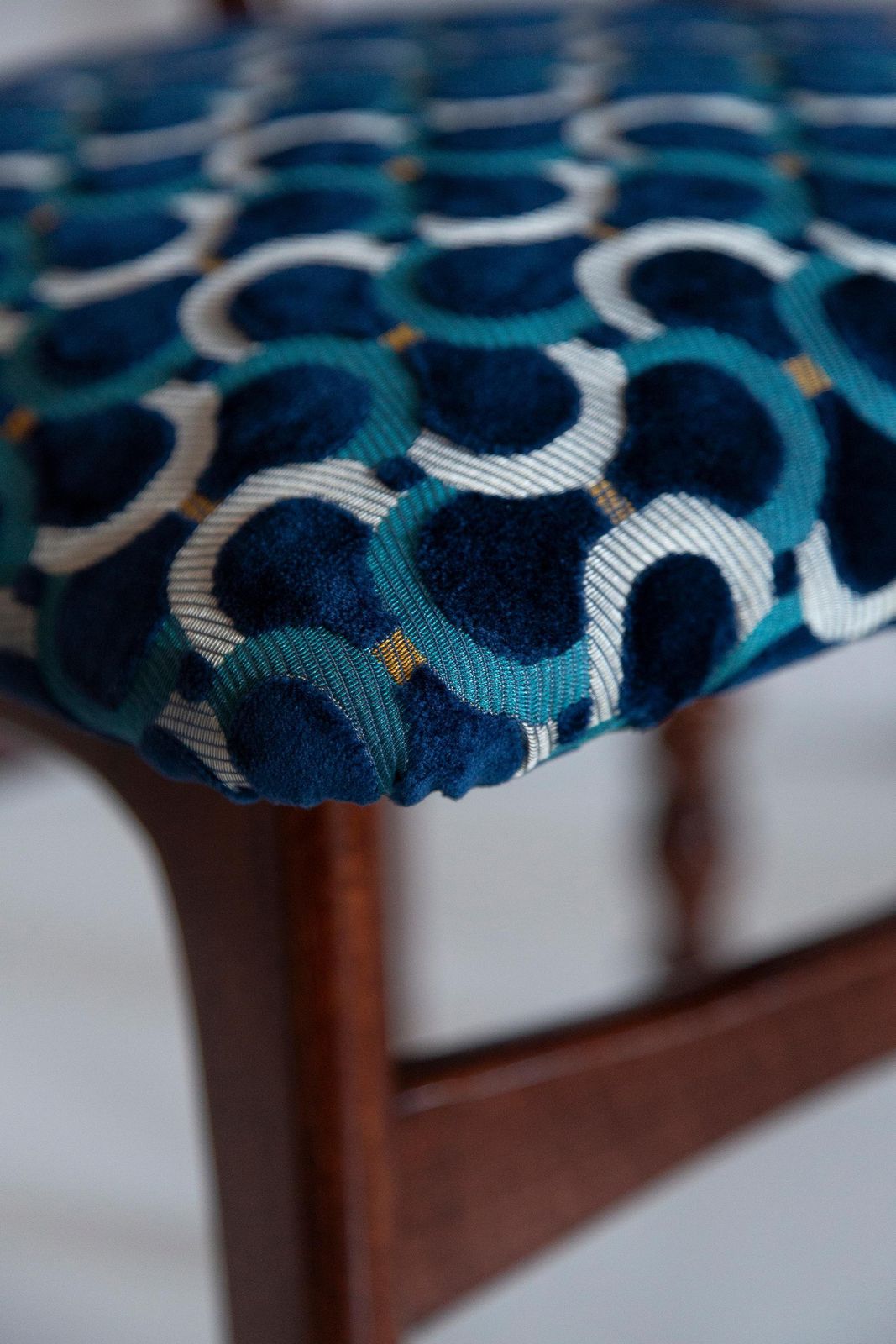 Tien Mid Century Butterfly Chairs, Blauw Scarabeo Fluweel, Donker Hout, Europa, Jaren 1960 photo 5953.0