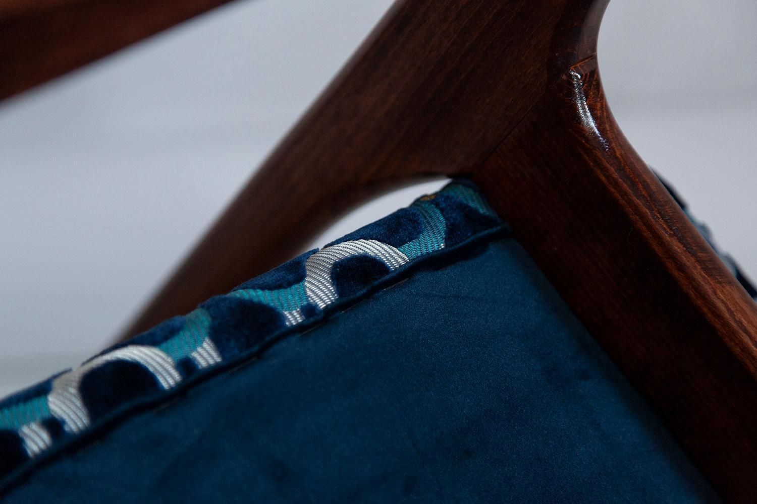 photo vintage Tien Mid Century Butterfly Chairs, Blauw Scarabeo Fluweel, Donker Hout, Europa, Jaren 1960