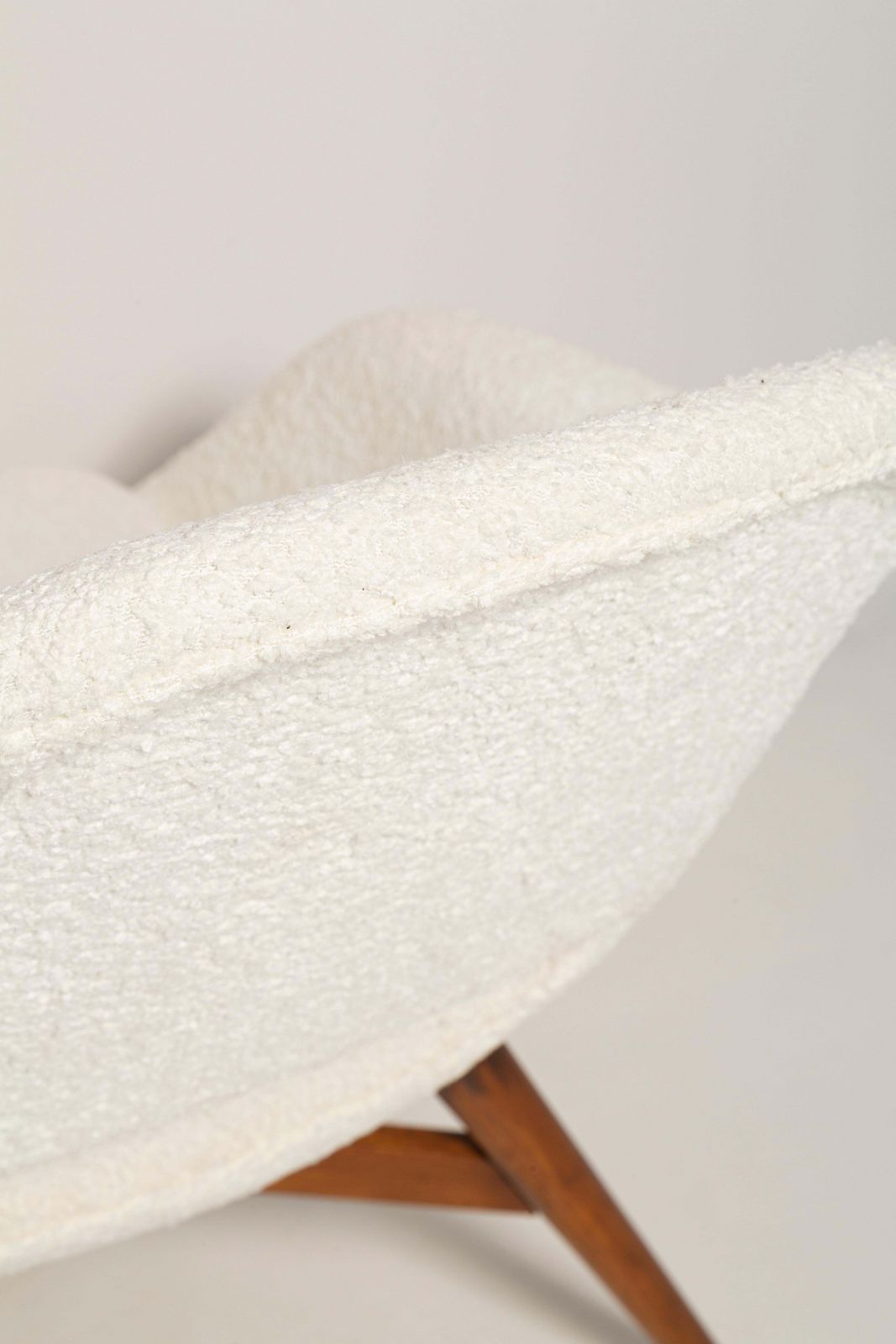 photo vinterior Mid Century White Boucle Shell Chair, Miroslav Navratil, Czechoslovakia, 1960s
