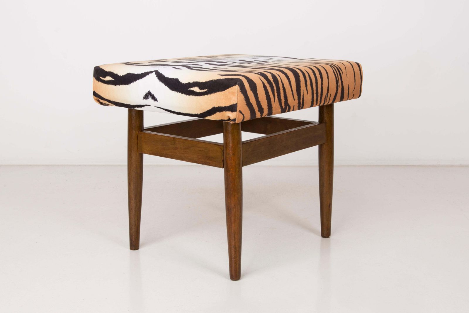 photo vinterior Mid Century Modern Tiger Print Armchair And Stool, 1960s, Germany