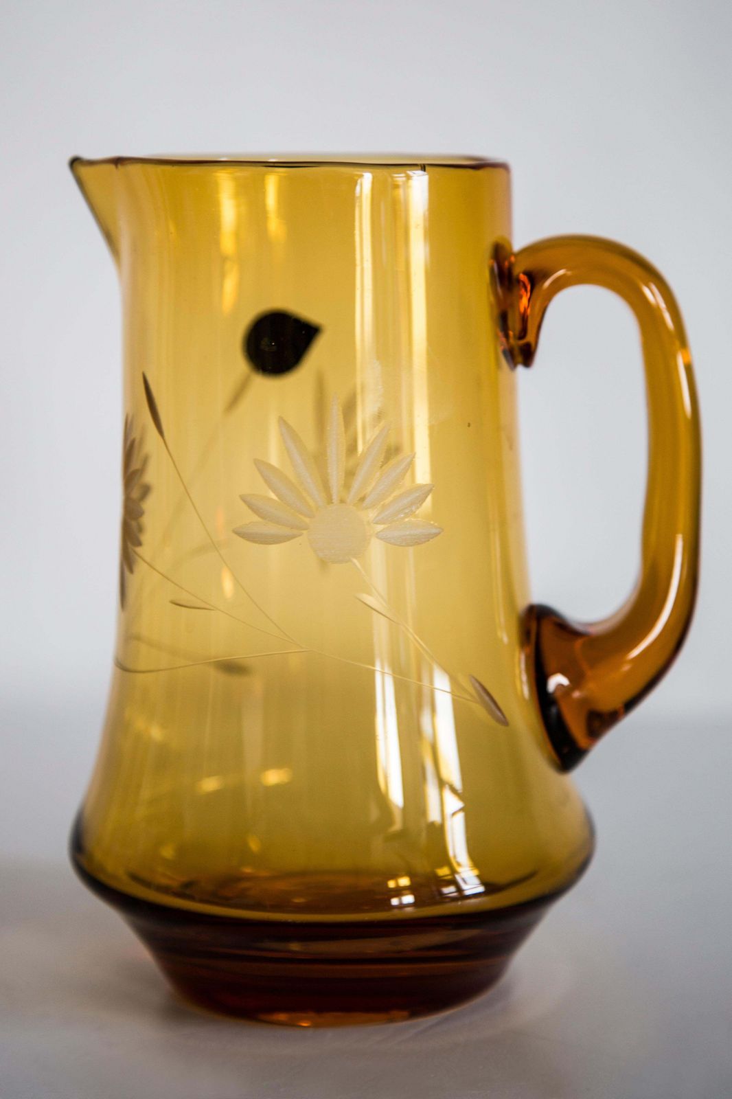 170.0 Set Of Six Mid Century Glasses And Yellow Pot, Murano, Europe, 1960s photo