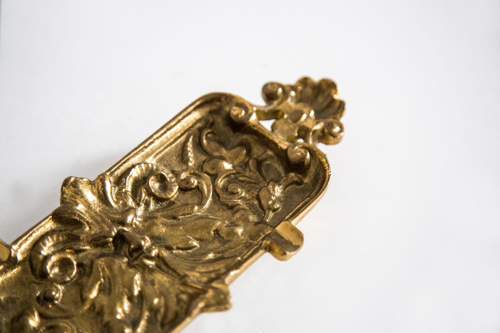 Mid Century Brass Metal Small Plate Bowl Ashtray, Gold Flowers, Italy, 1970s photo vintage