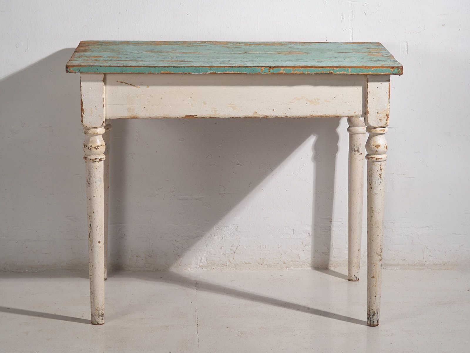 photo furniture Antique Side Table With Turquoise Green Patina (C.1920) #7