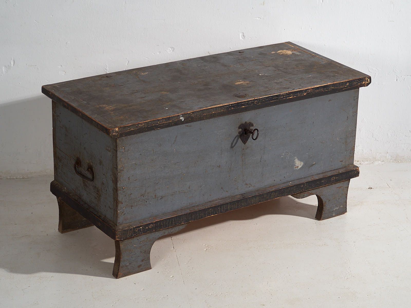 826.0 Antique Wooden Trunk With Original Lock (C.1900) #16 photo