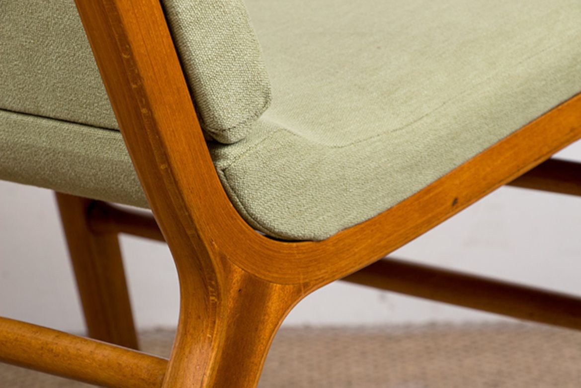Canapé danois 3 places en hêtre lamellé et acajou, modèle AX, par Peter Hvidt et Orla Molgaard Nielsen pour Fritz Hansen, 1960. photo vinterior