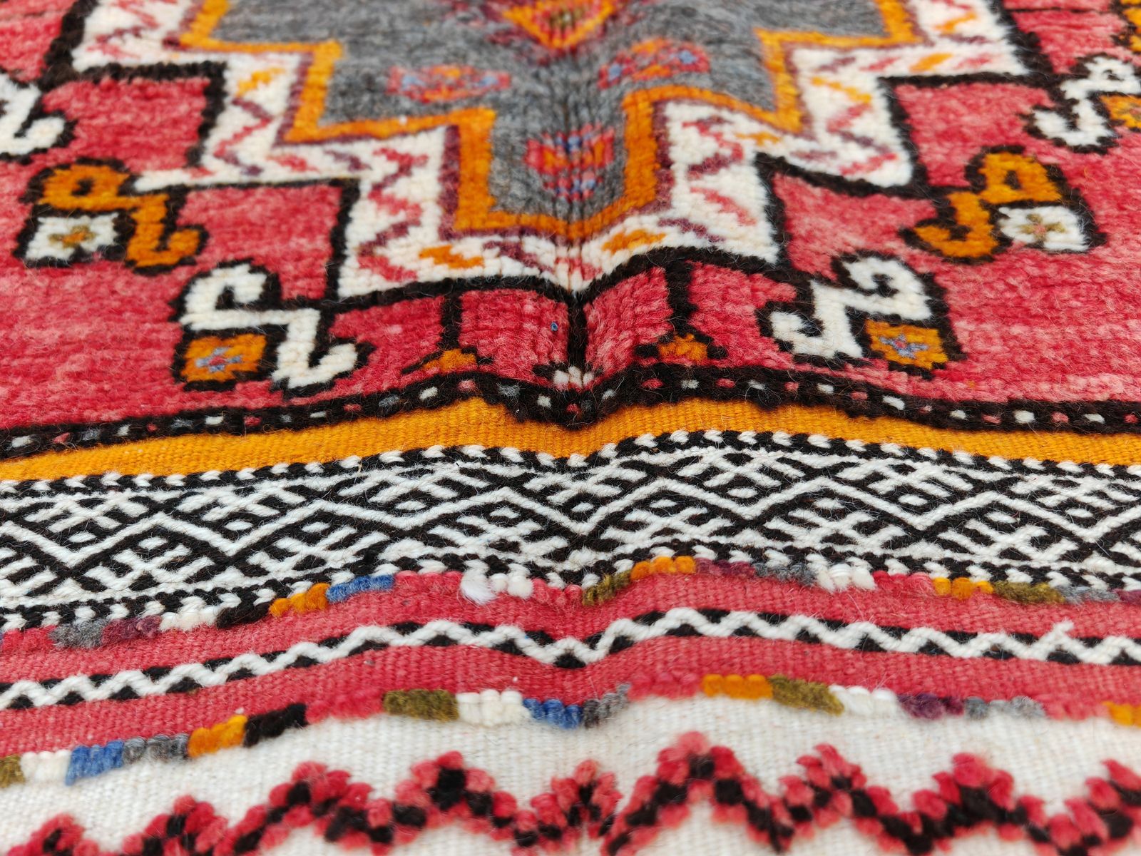 R123  No Custom Fee Charge. Handmade Moroccan Vintage Rug 205x114 Cm Berber Carpet photo 895.0