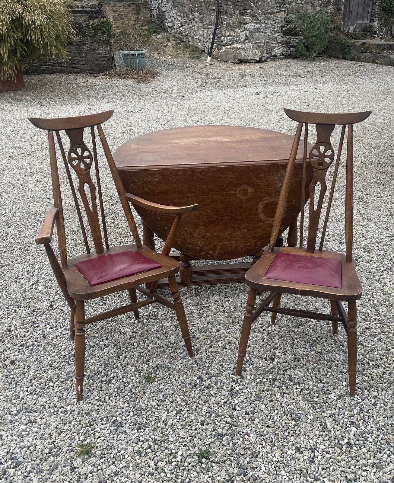 Mid Century Modern Oak Table. Three Chairs And A Carver. Original Seats. Top Needs Some Tlc But No Deep Marks.