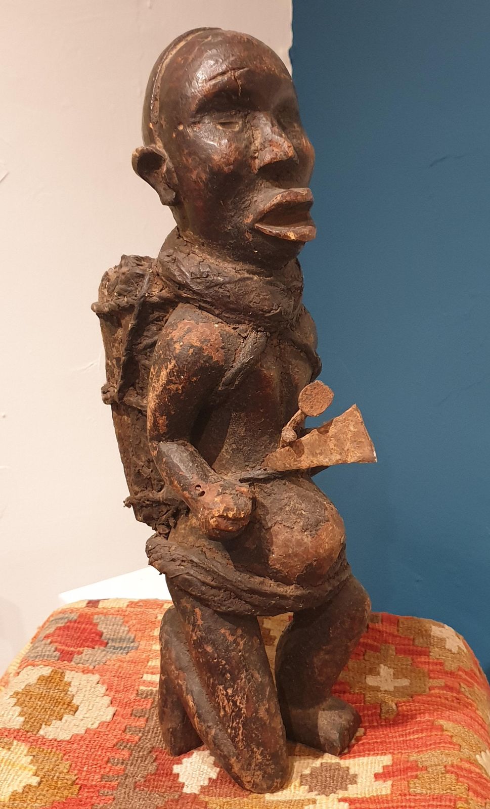 photo furniture Songye Craftsmenstatue Songye, Kneeling Male Figure, Democratic Republic Of Congo