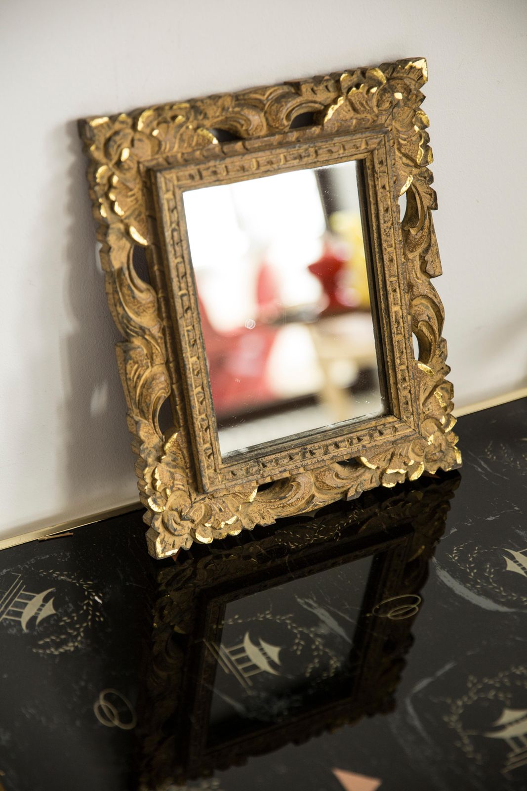Mid-Century gouden decoratieve spiegel in houten lijst, Italië, jaren 1960 photo for sale
