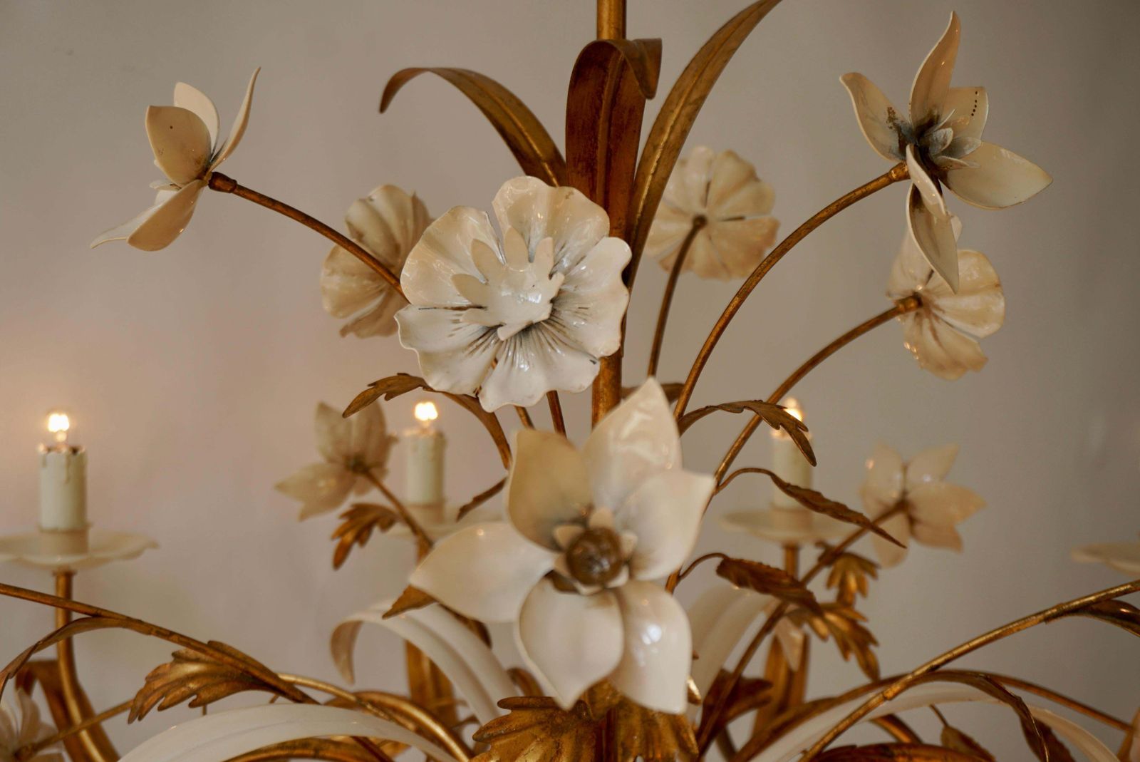 photo for sale Gilded And White Patinated Italian Chandelier With 10 Candle Lamps