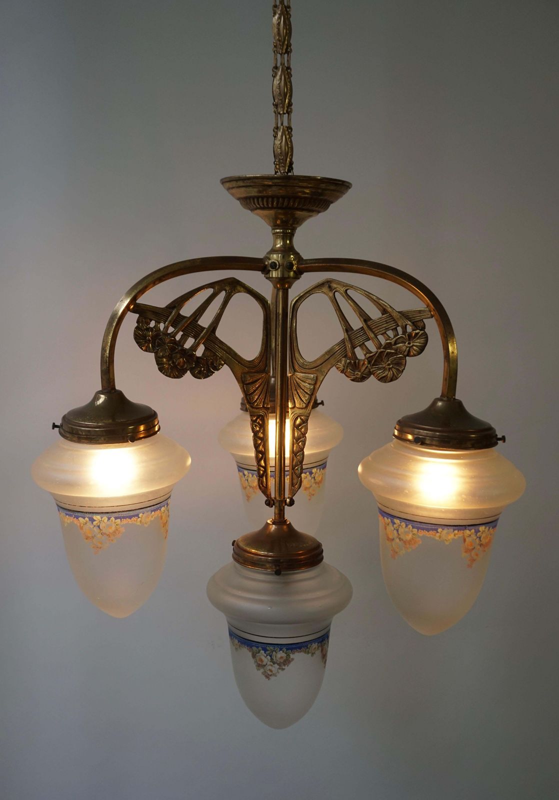 photo vinterior Art Nouveau Chandelier In Painted Glass And Brass