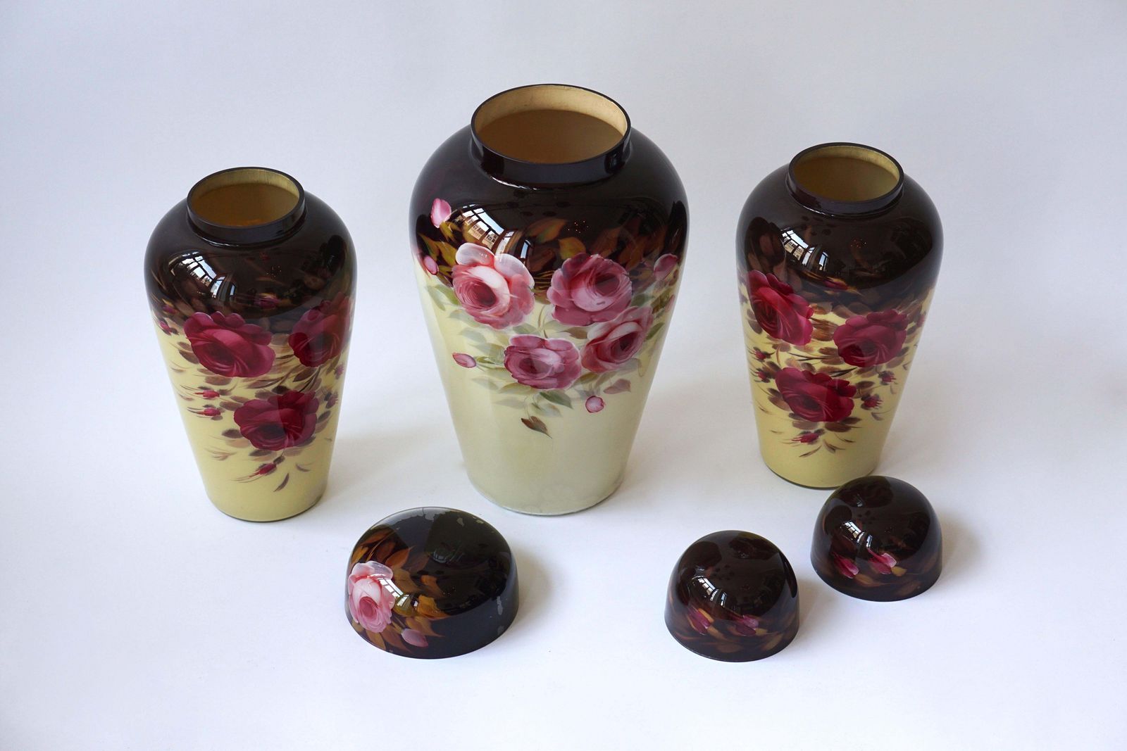 photo furniture Set Of Three Floral Glass Art Deco Vases