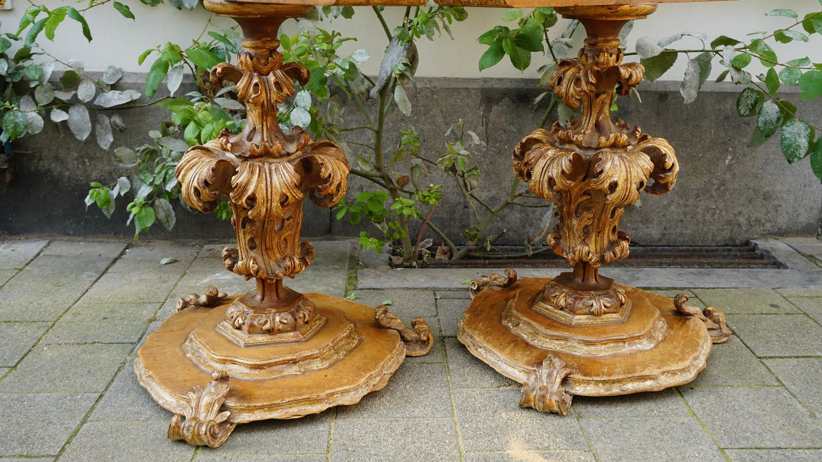 photo vintage Extraordinary Italian Baroque Gilt Wood Table Supports Early 18th Century