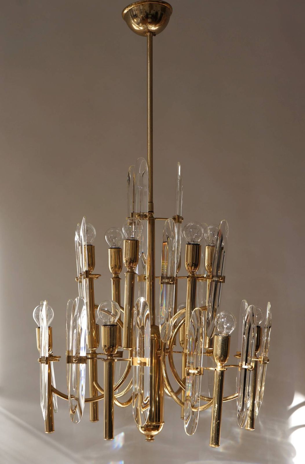 Mid Century Modernist Crystal Glass And Brass Sciolari Chandelier photo for sale
