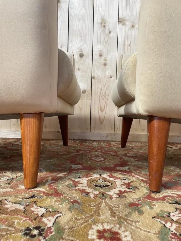 Paire De Fauteuils Contemporains En Suédine Beige photo Furniture