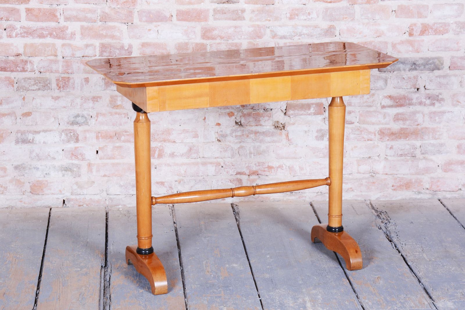 photo vintage Restored Biedermeier Writing Desk, Spruce, Maple Veneer, Austria, 1830s
