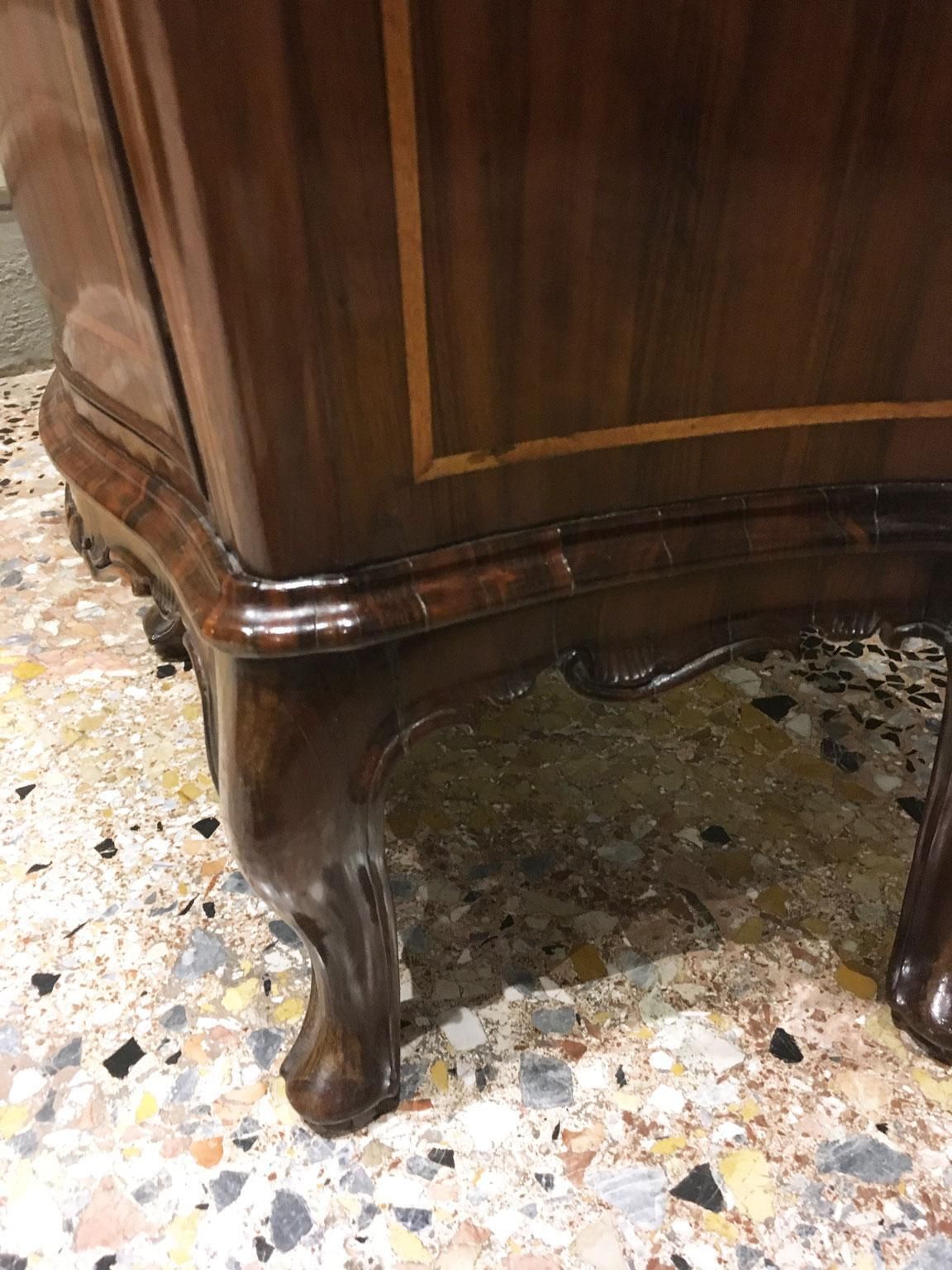 101983.0 1750 Venezia Italy Pair Of Baroque Carved And Inlaid Walnut Bedside Tables photo