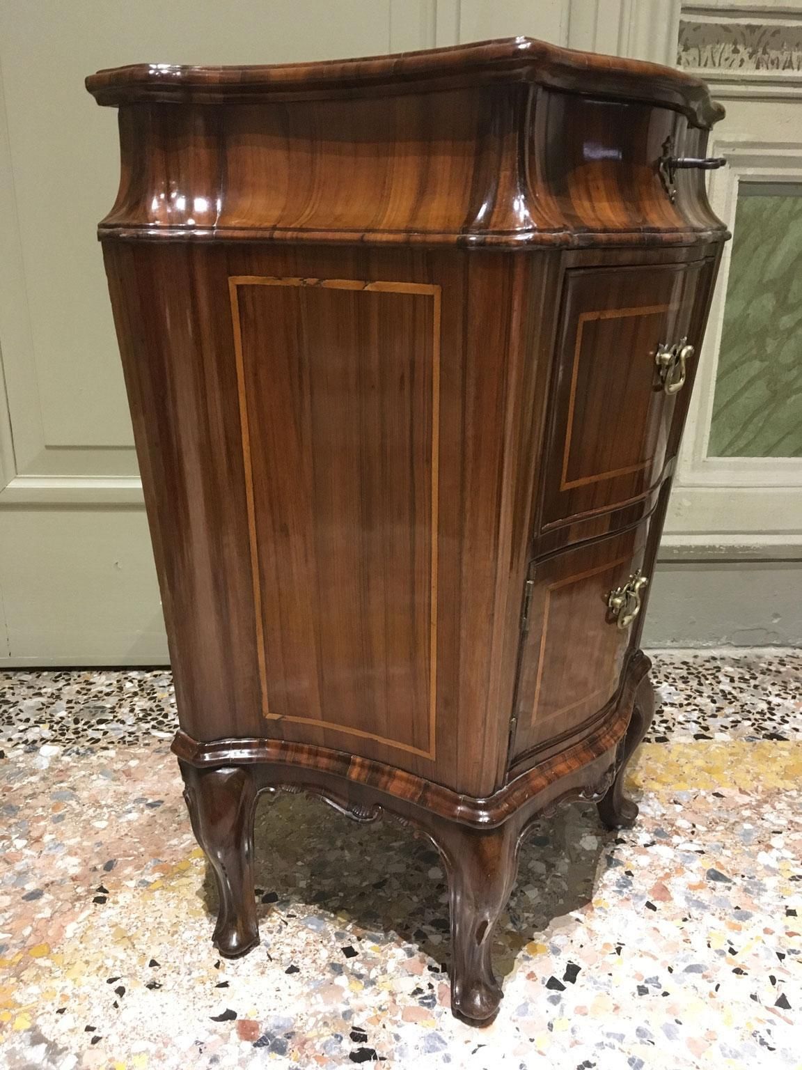 photo vintage 1750 Venezia Italy Pair Of Baroque Carved And Inlaid Walnut Bedside Tables