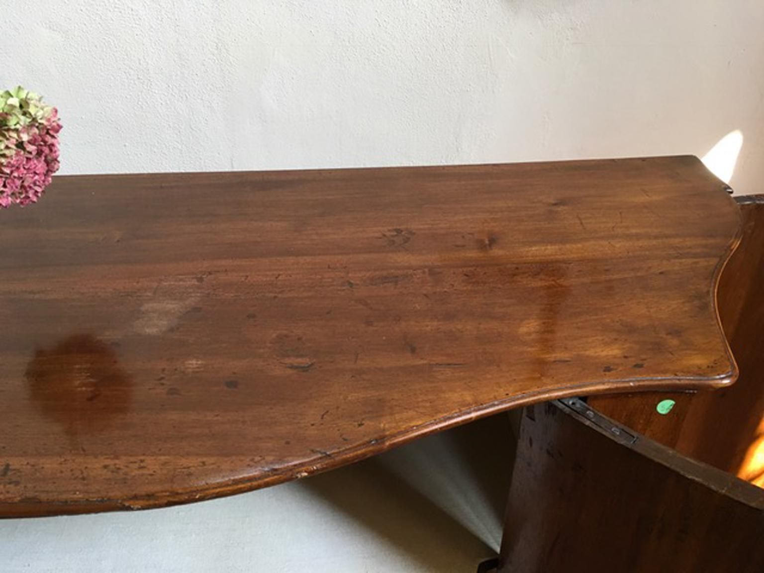 photo vinterior Italy Venezia Mid  18th Century Baroque Hand Carved Walnut Sideboard