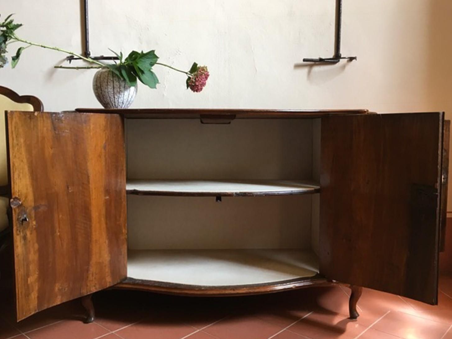 photo vintage Italy Venezia Mid  18th Century Baroque Hand Carved Walnut Sideboard