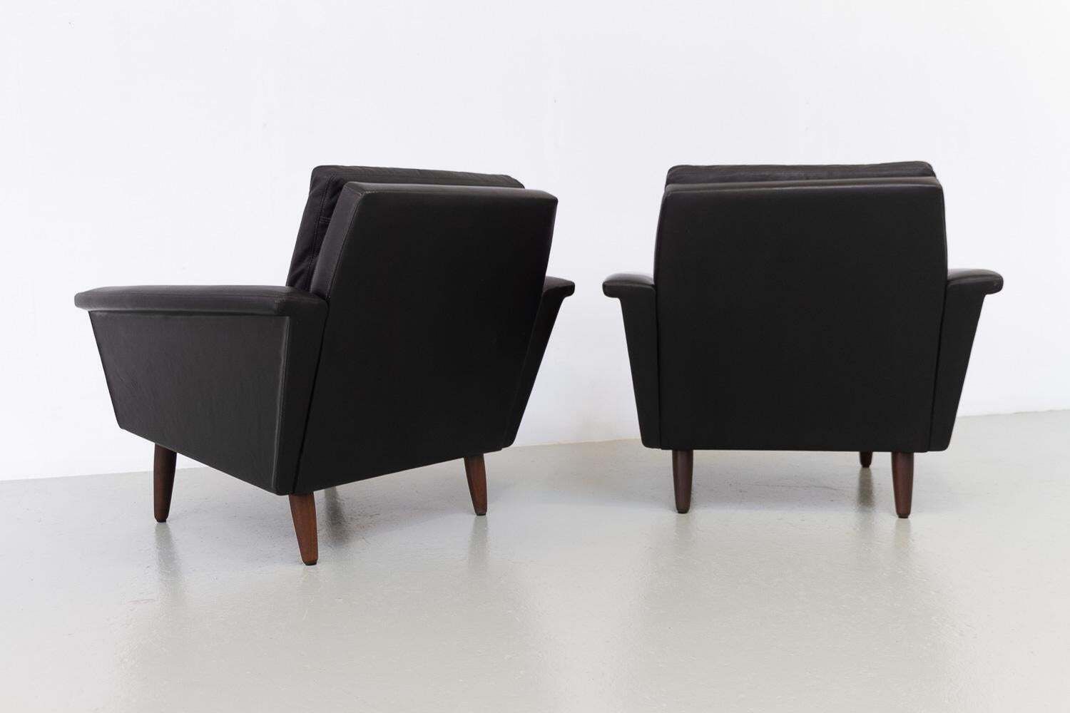 1657.0 Mid Century Danish Black Leather Lounge Chairs By Thams, 1960s. Set Of 2. photo