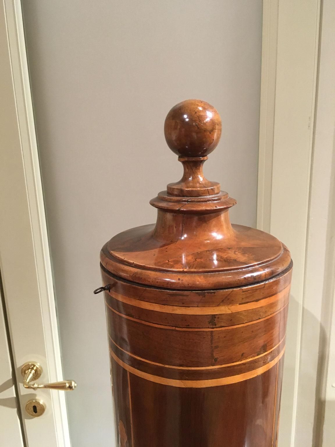 photo vinterior Early 19th Century  Venezia Pair Of Inlaid Walnut Tobacco Boxes On Stands