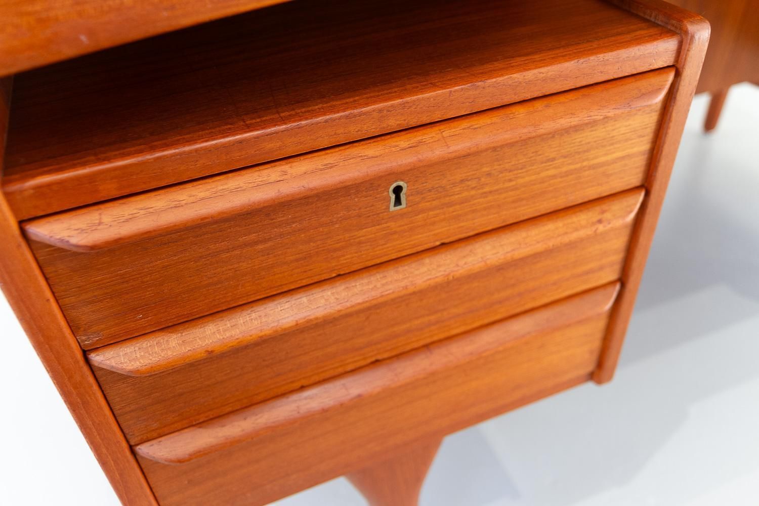 Danish Mid Century Modern Teak Desk By Valdemar Mortensen, 1960s. photo vintage