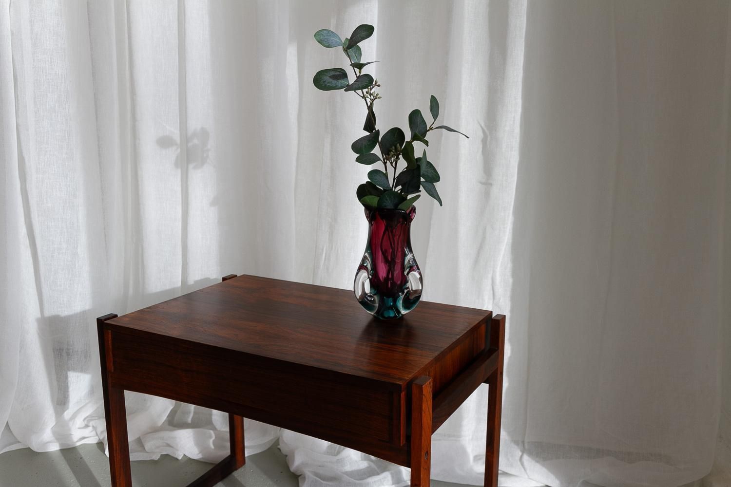 photo vintage Italian Mid Century Modern Purple And Green Murano Glass Vase, 1960s.