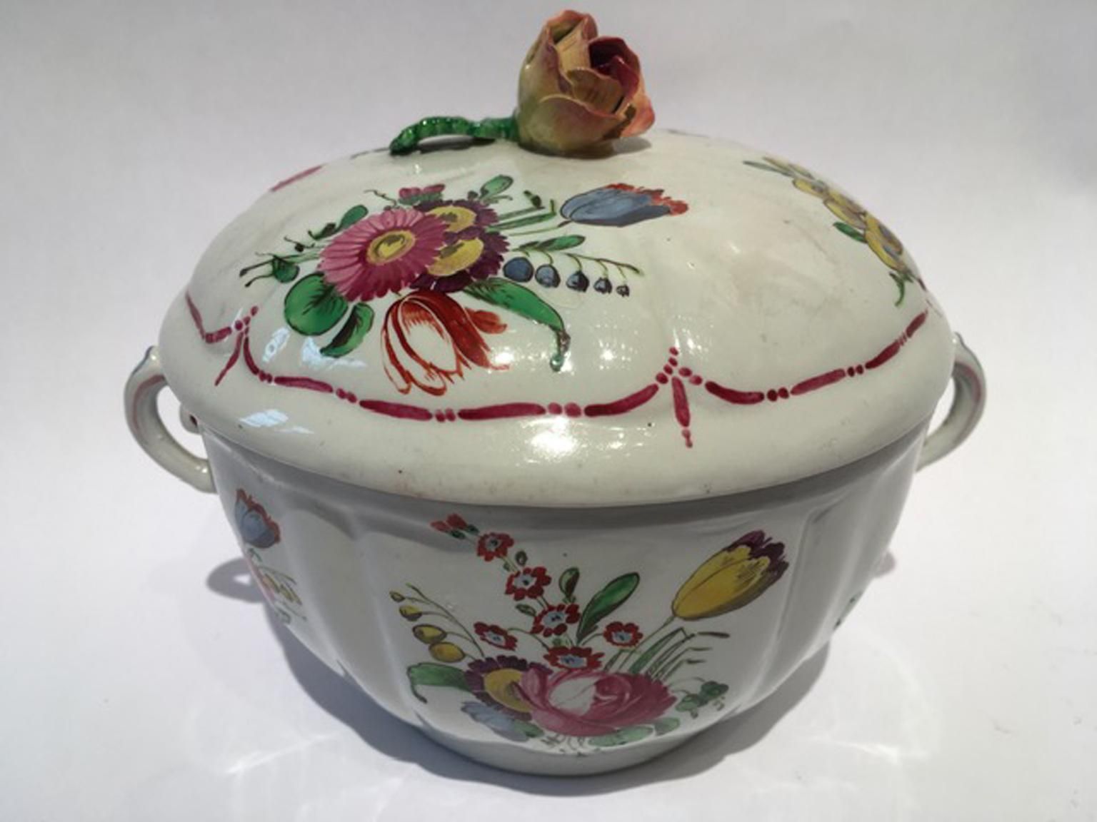 photo vinterior Italy 18th Century Richard Ginori Porcelain Covered Cup Or Sugar Bowl