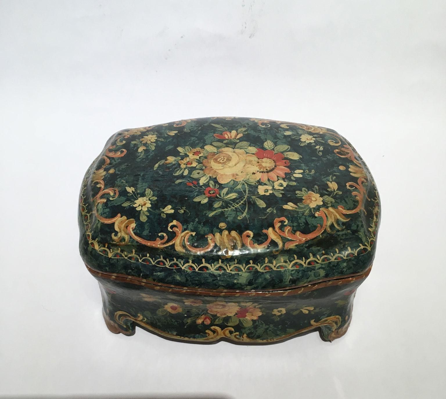 1750 Venezia Italy Green Lacquered Wooden Box Jewelry Case And Floral Decoration photo for sale