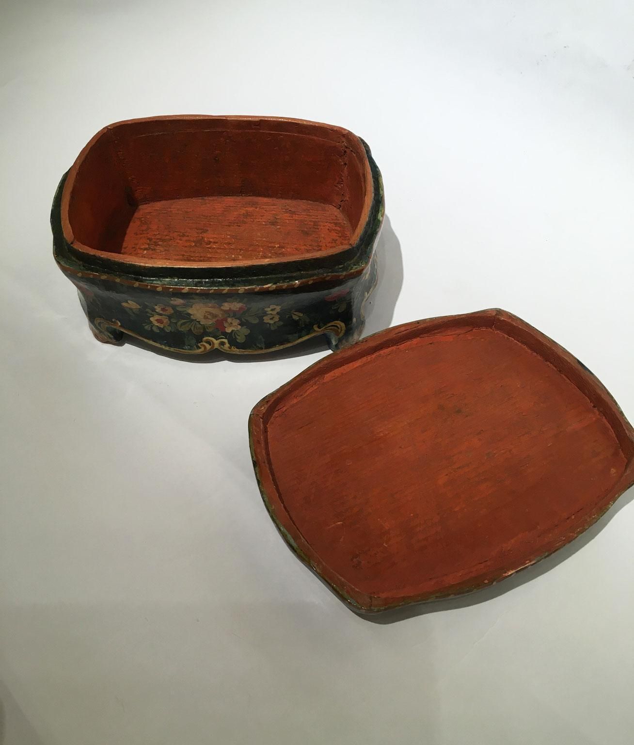 photo for sale 1750 Venezia Italy Green Lacquered Wooden Box Jewelry Case And Floral Decoration