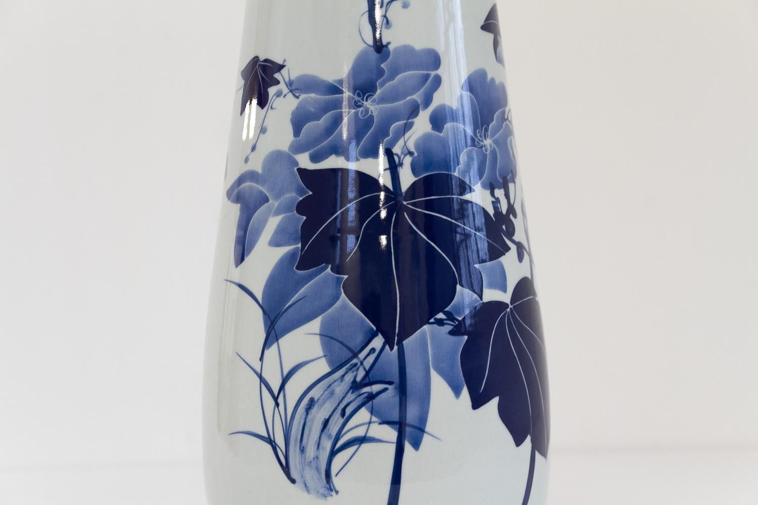 Chinese Blue And White Porcelain Vase, 1970s. photo 319.0